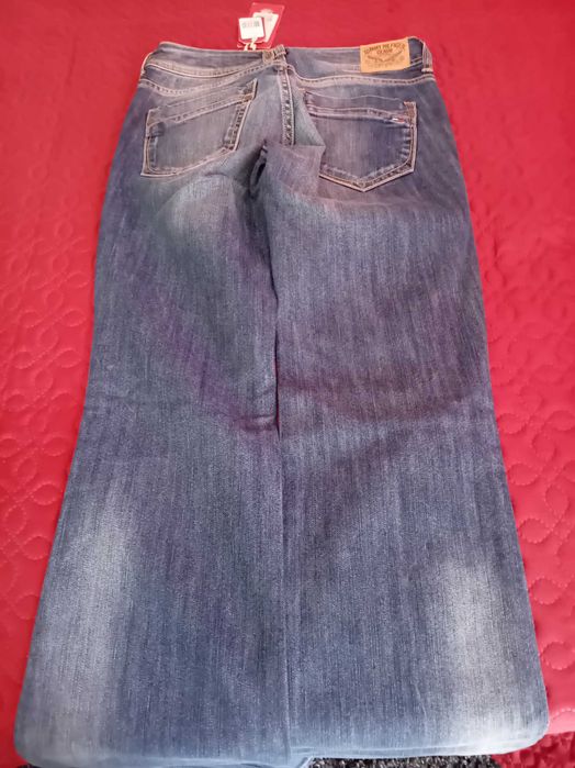 Продавам оригинални дънки