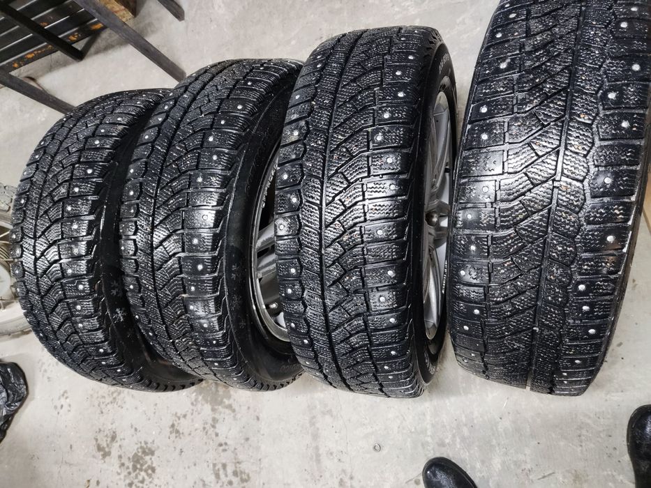 Продам зимнюю шипованную резину R16 !