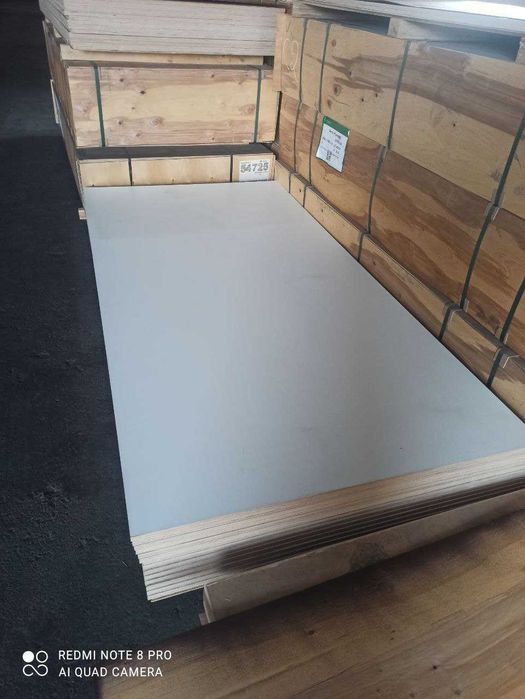 Березовая фанера ламинированная цветными пленками оптом