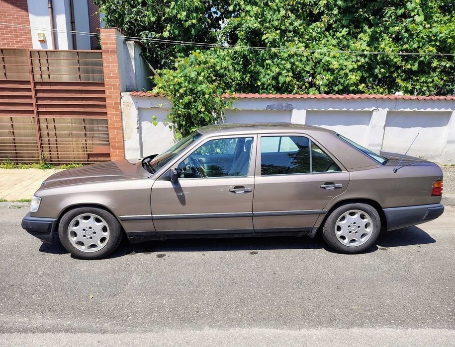 Mercedes 230E W124 Vehicul Istoric Retromobil / Aer Conditionat/Trapă
