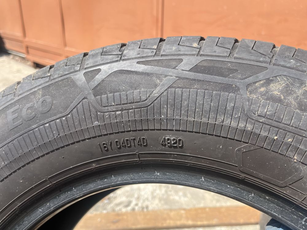 2 бр. летни гуми за бус 235/65/16C Continental DOT 4920/2119 6-6,5 mm