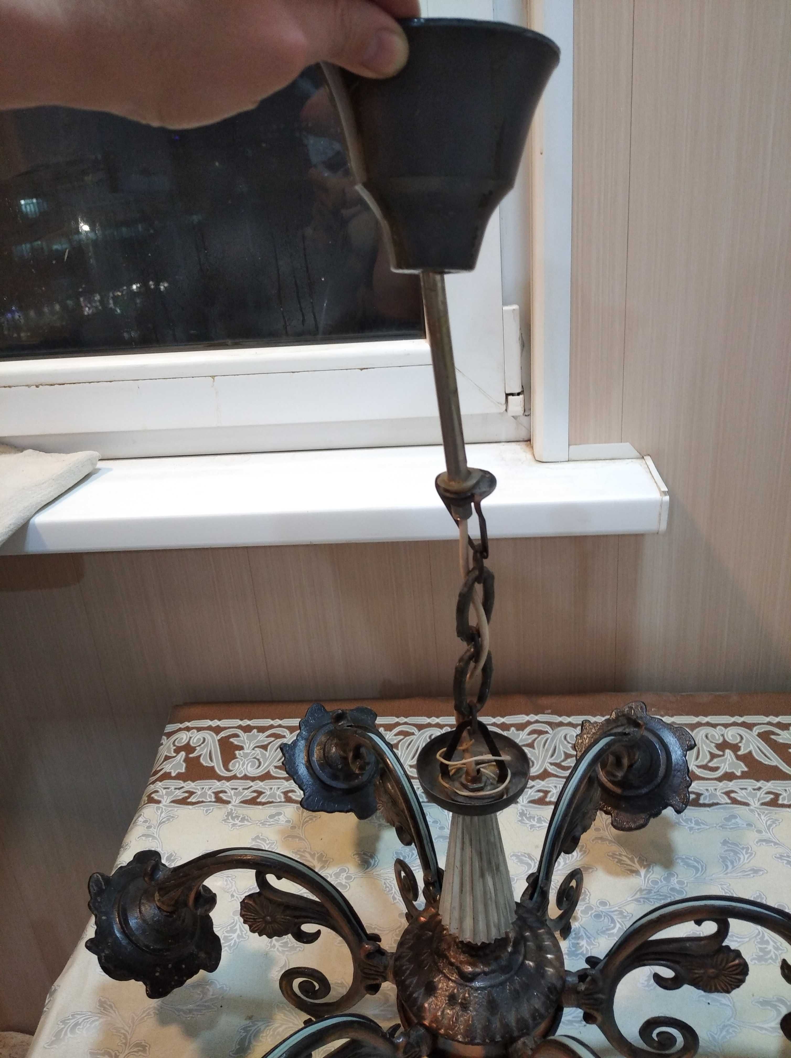 Люстра         .