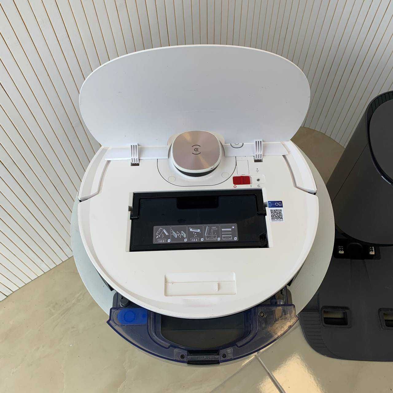 Робот прахосмукачка Deebot Ozmo T8+ вибро-моп и станция самопочистване