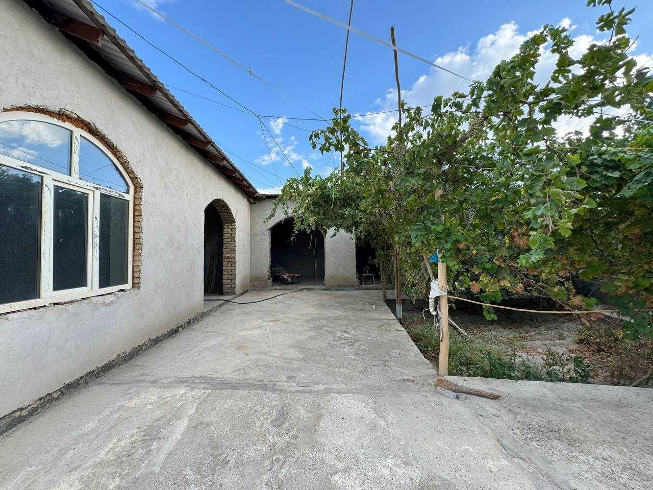 5 sotiqli hovli sotiladi.