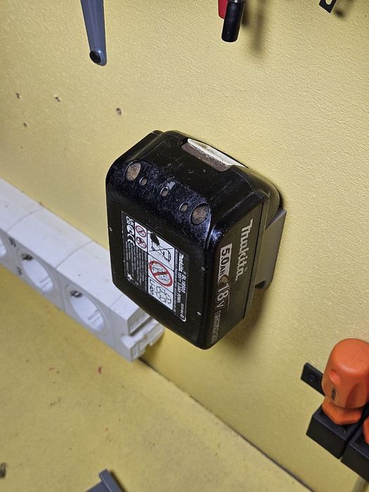 Suport perete acumulator makita 18V