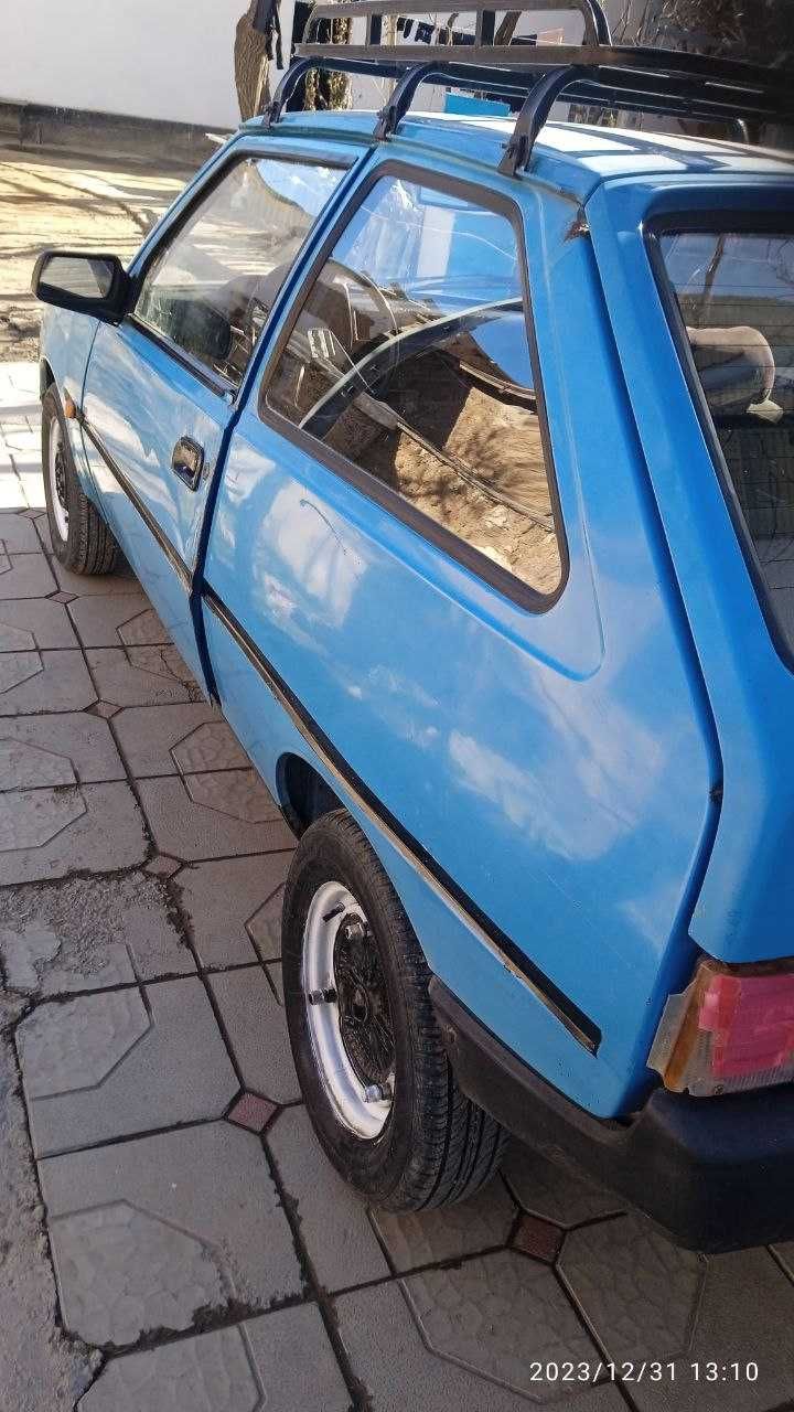 Таврия сотилади.