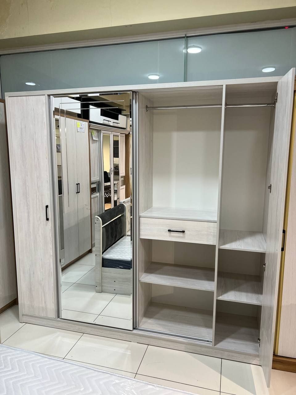 Шикарный большой шкаф от Comfort Mebel.  Можно в рассрочку!