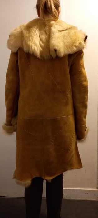 Дълго кожено палто