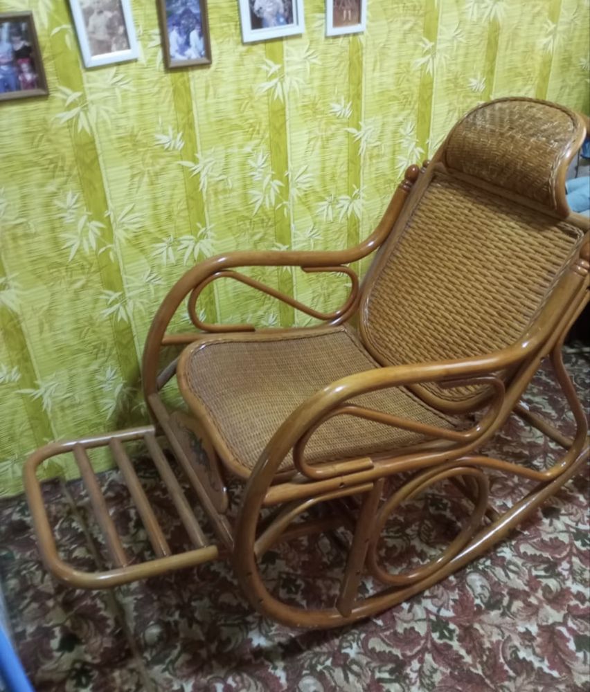 Кресло качалка из ротанга