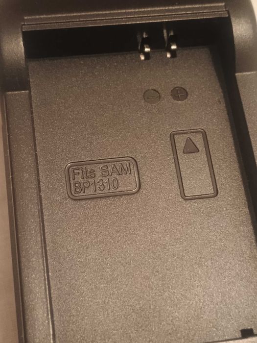 Зарядно за Samsung NX 5 / 10 / 100 / 11 / 20