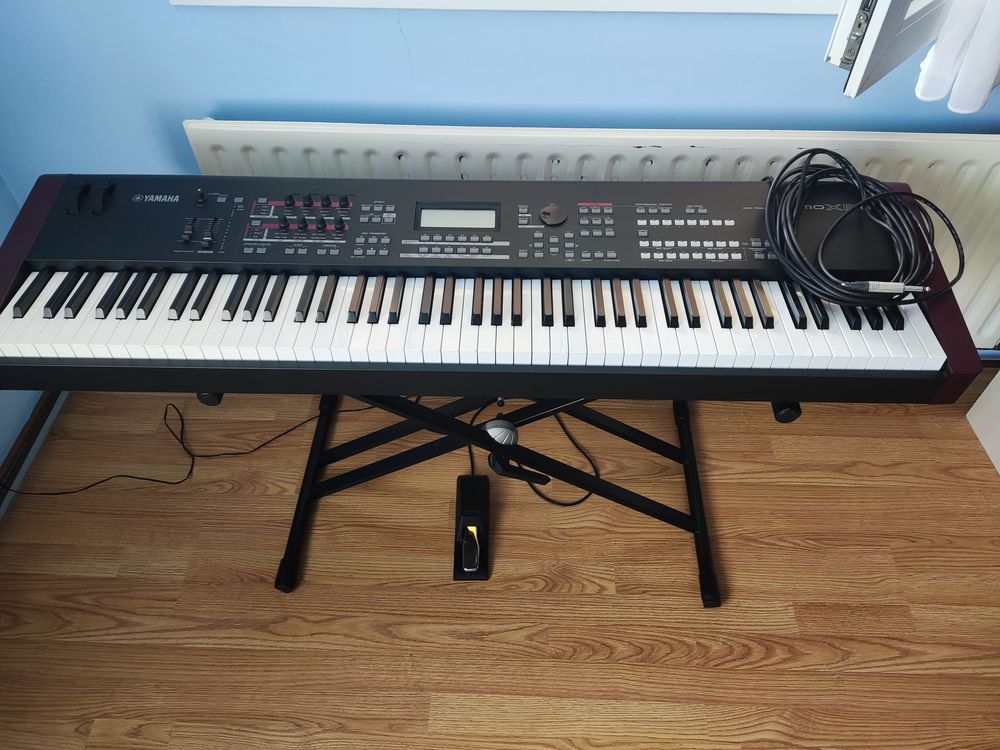 Pian digital Yamaha MOXF8