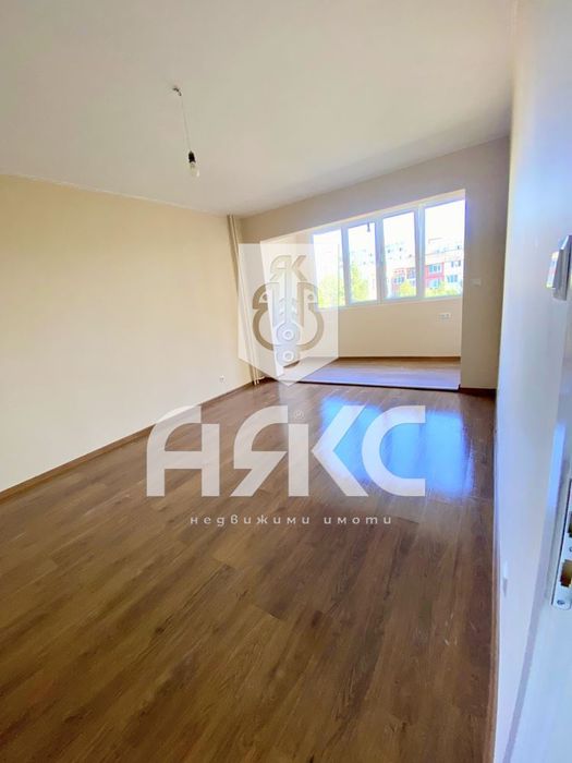 Двустаен апартамент в кв. Обеля 2