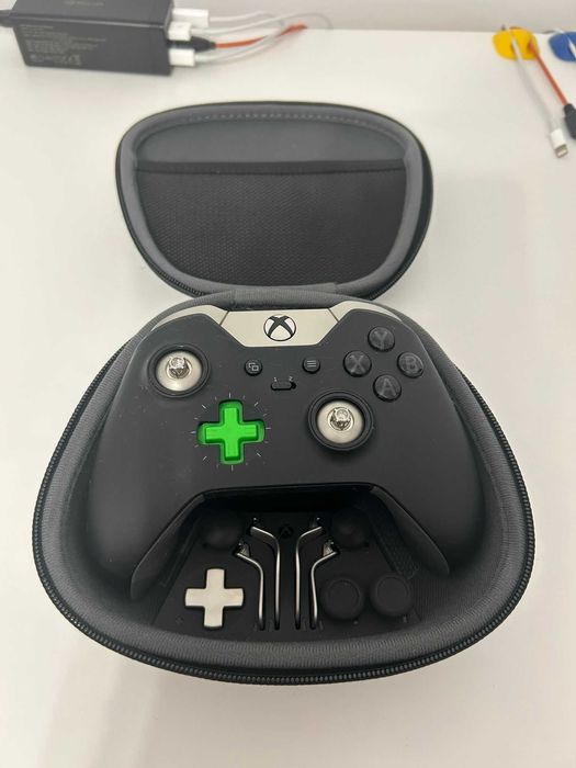 Consola Microsoft Xbox One 500GB, Negru + 3 controllere (2 + 1 Elite)