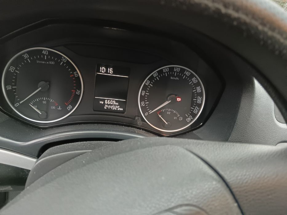 Vând Skoda Octavia 2 facelift 1.6 mpi