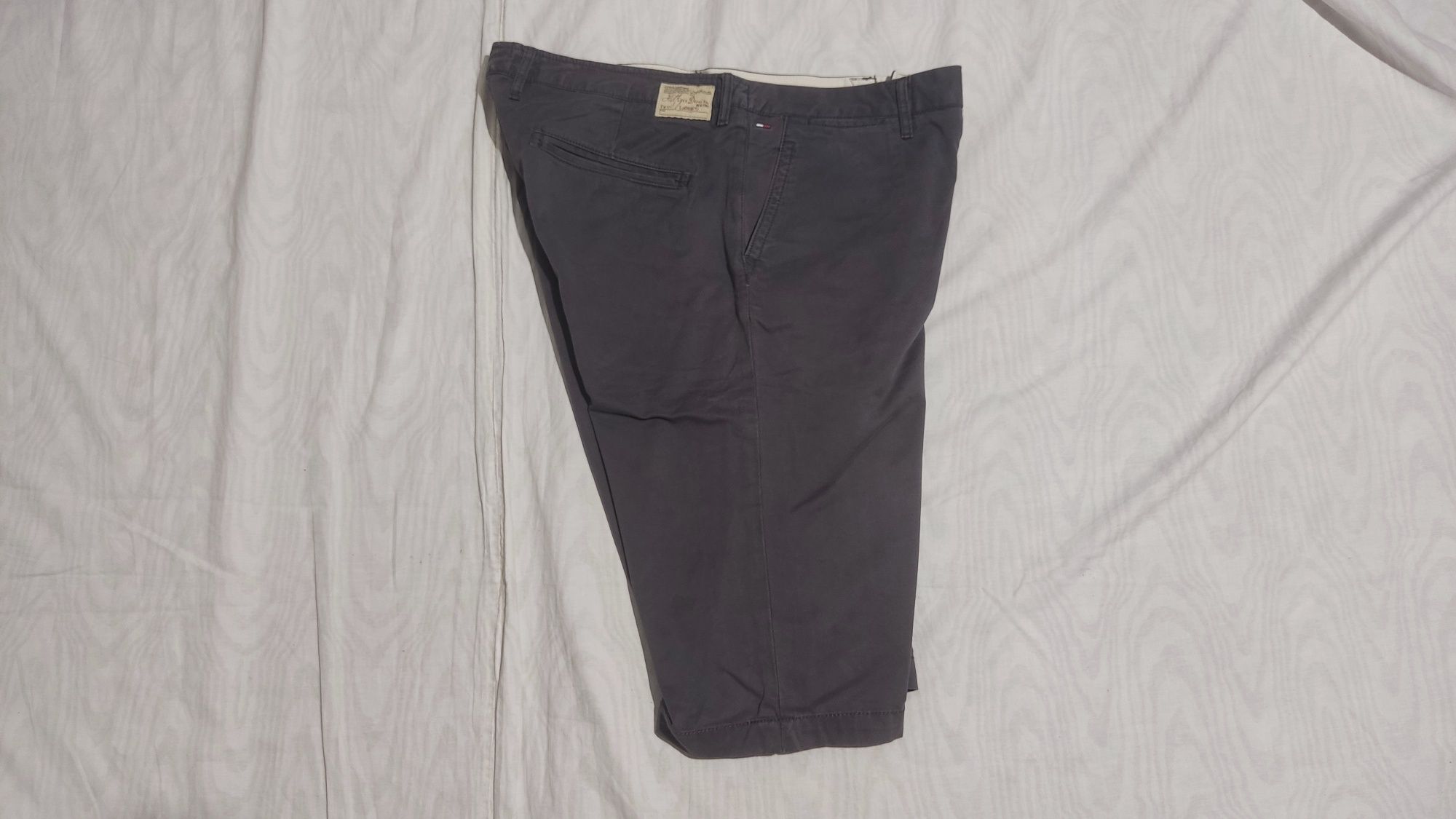 Pantaloni Tommy Hilfiger mărime 36 model Sasha Short bermude scurți
