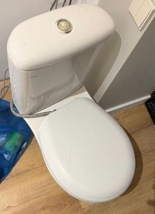 Срочно         продается            Унитаз