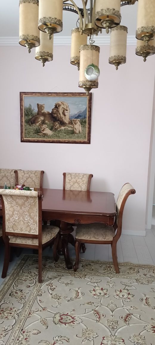 Мебель в гостиную или столовую
