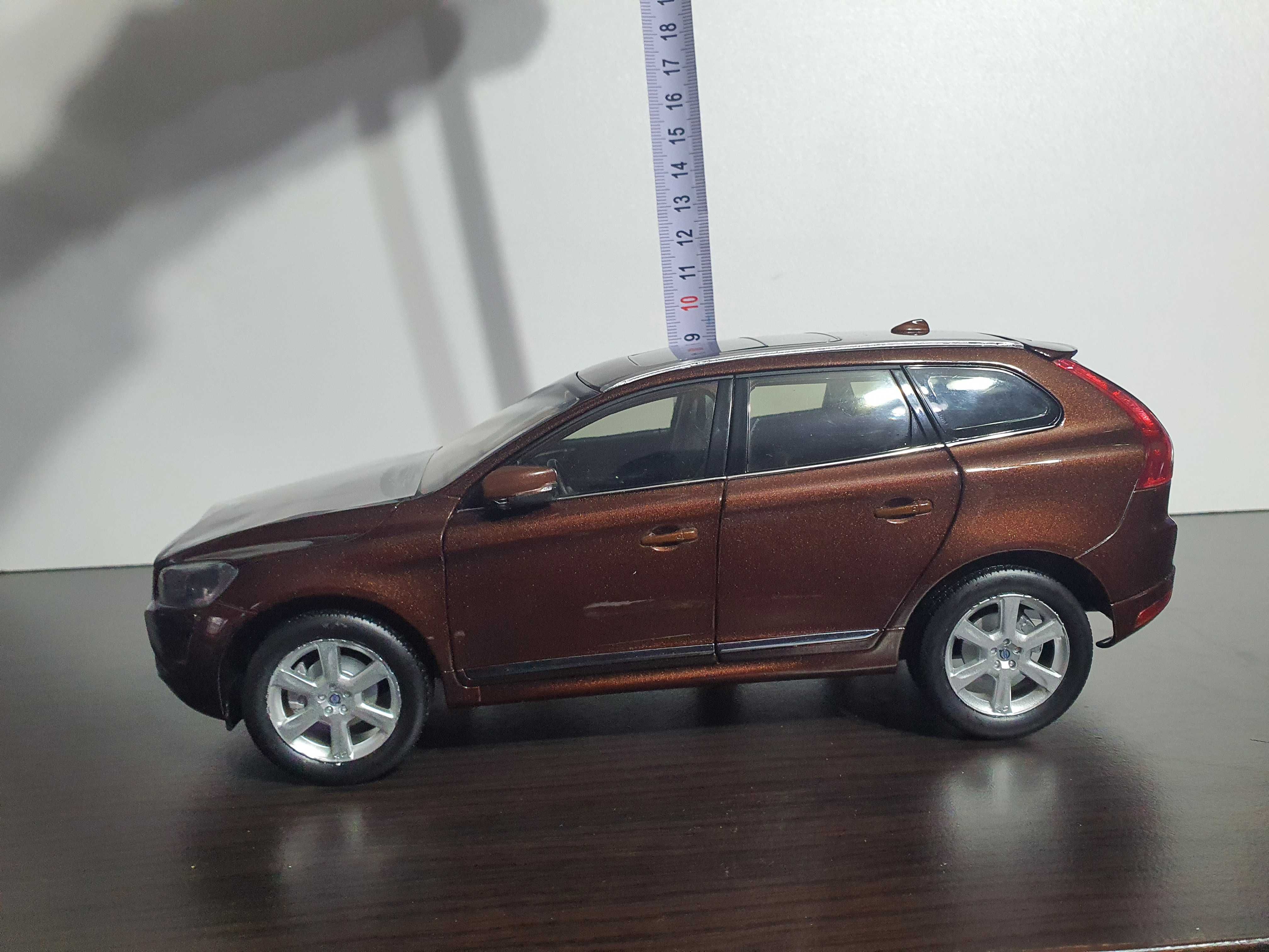 Умален модел VOLVO XC60 мащаб 1:18