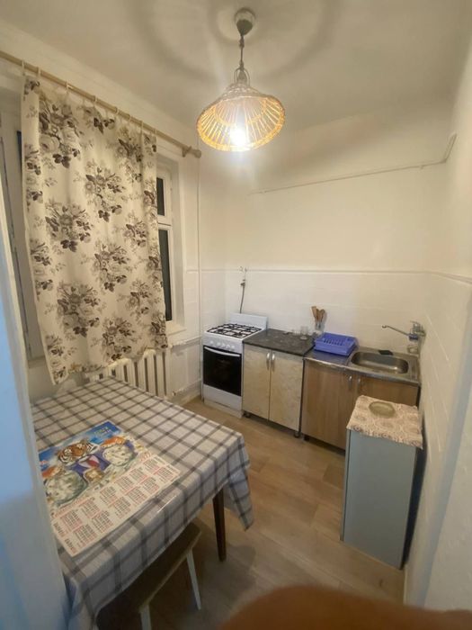 Срочно. Аренда. 1 комнатная с обстановкой.  Можно парням