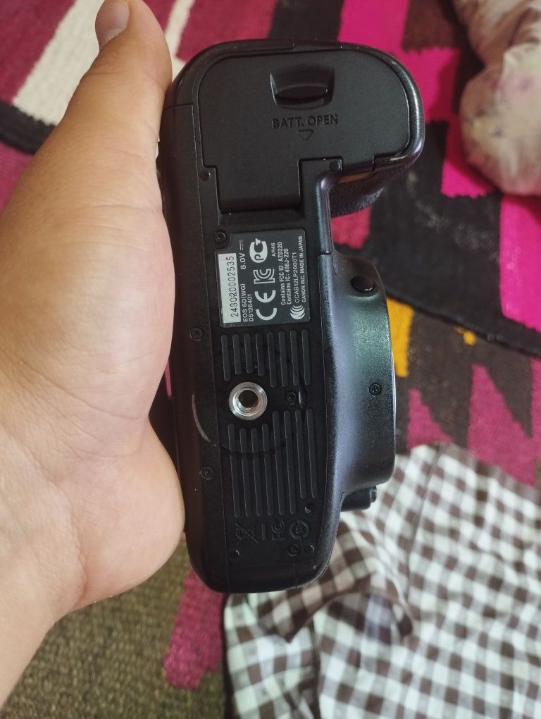 Canon 6D yangi kamplekt sotiladi