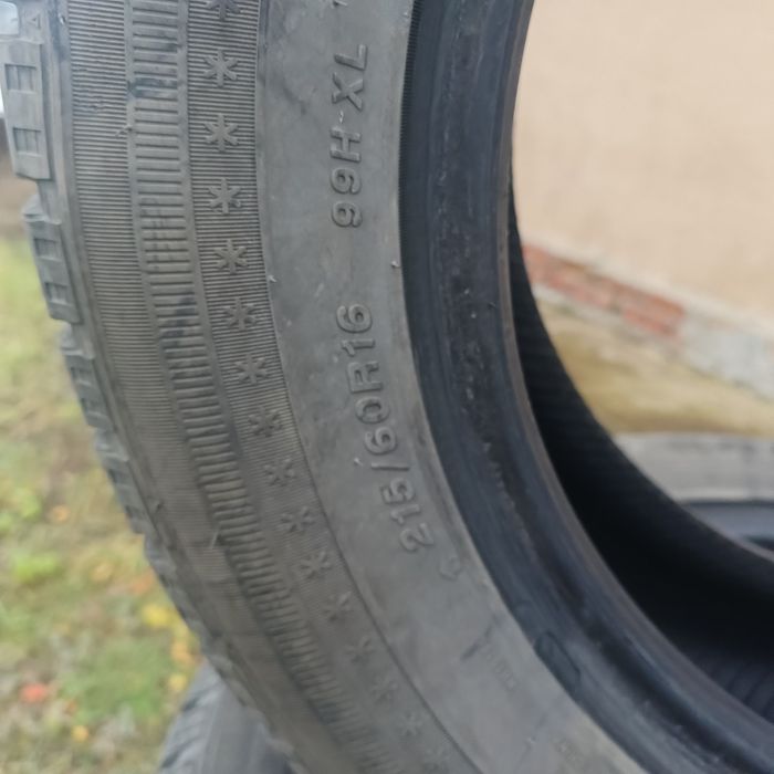 Продам резину зимние липучку размер 205/60/16фирма sailun