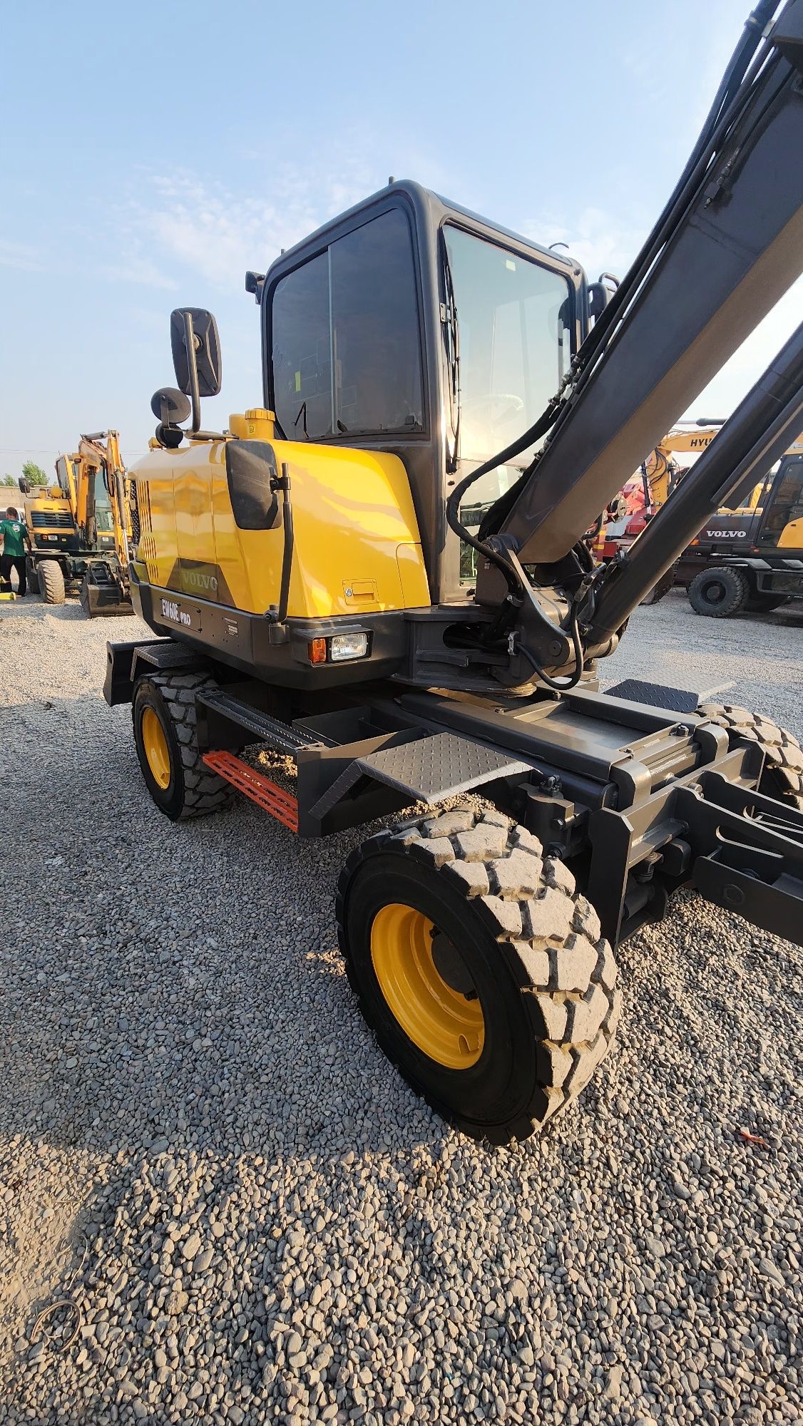 Ekskavator Volvo EW60E 2018 yil 8100 mochas sotiladi