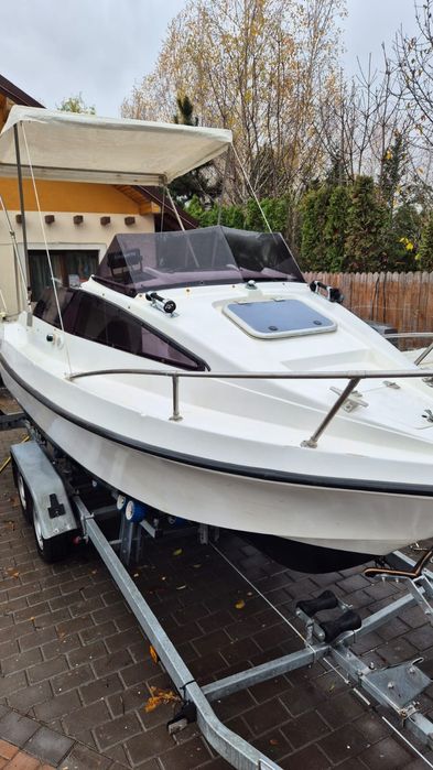 Vand barca cabinata 5.5 m lungime