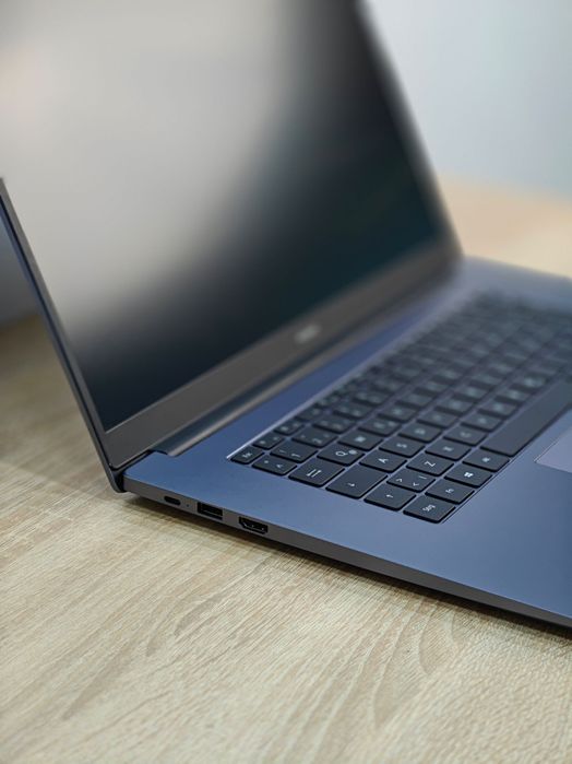 Huawei MateBook D15 / Core i3-10110U / 8GB DDR4 / SSD 256GB / 15.6"