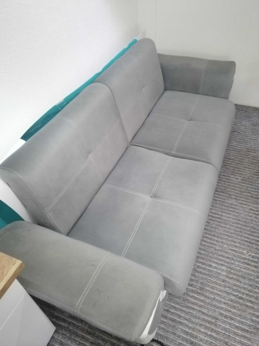 Canapea extensibila nouă.