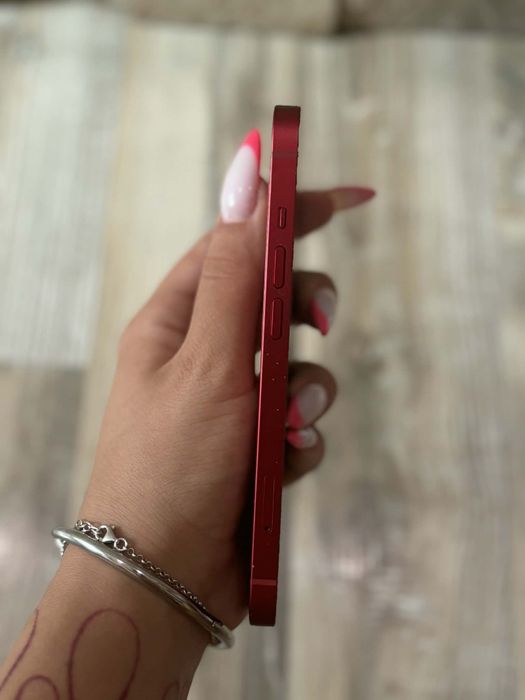 Продавам   Iphone 13