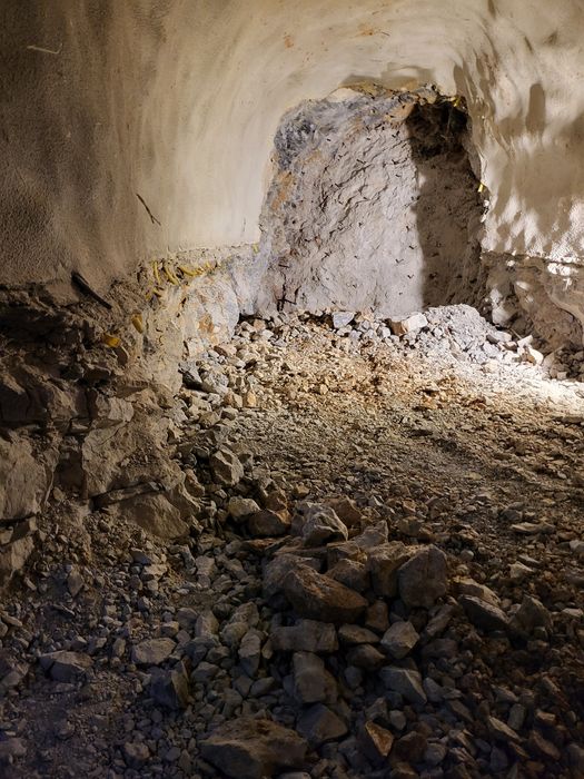 Execut lucrări de foraj pentru ancorare si stabilizări