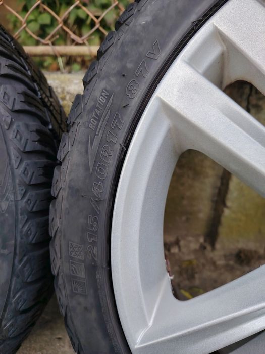 Jante aliaj R17 cu anvelope 215/40/17 allseason