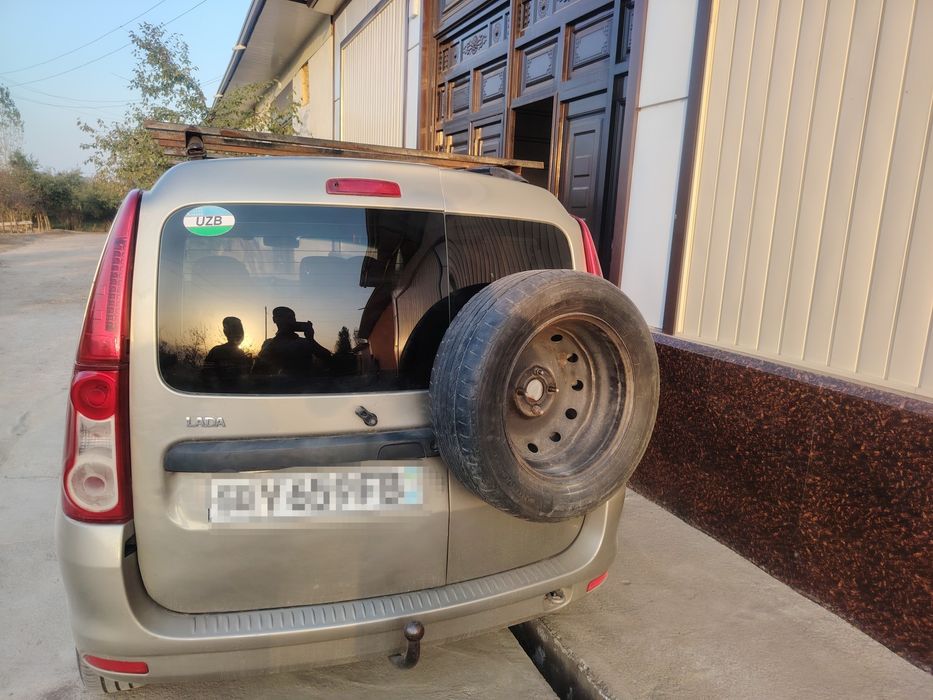 Lada Largus 2013