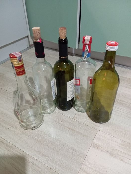 Бутилки за вино и ракия