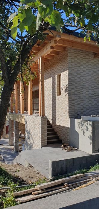 Finisaje interioare și exterioare. Gresie, parchet, glet, lavabil