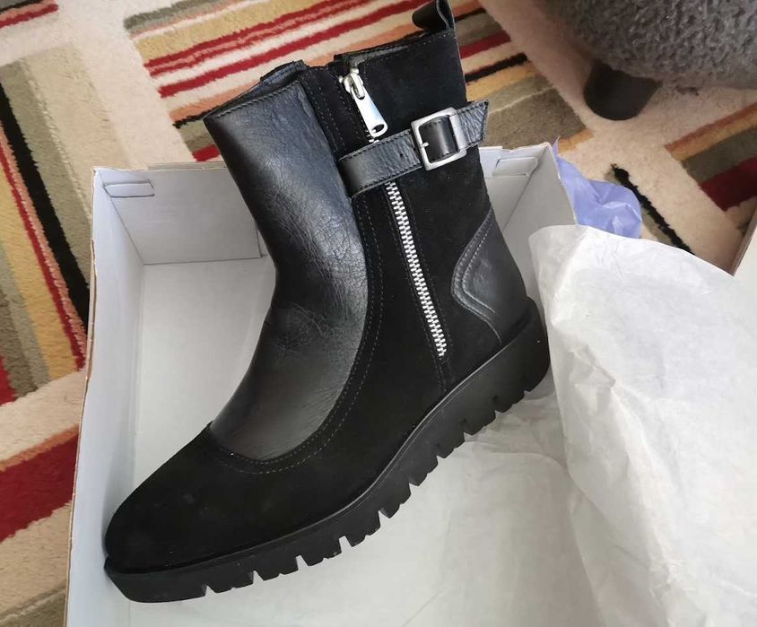 Нови, дамски боти. Естествена кожа, и велур.