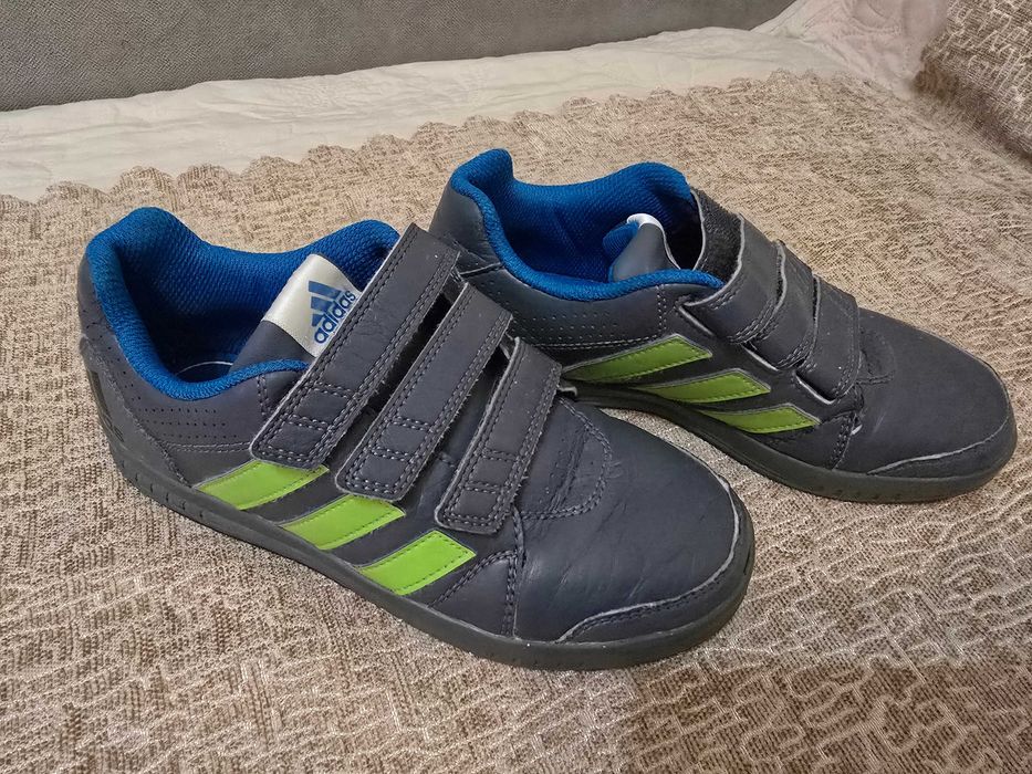 Adidași copii, marime 34, marca Adidas, stare foarte buna.