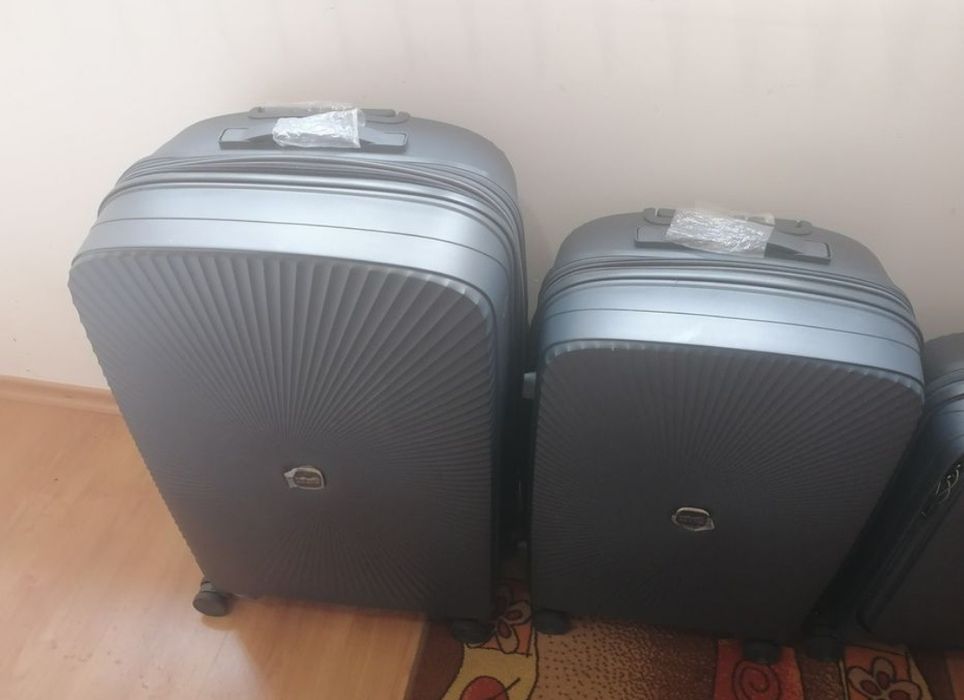 Голям куфар тъмно син 100л Grand Ghepard