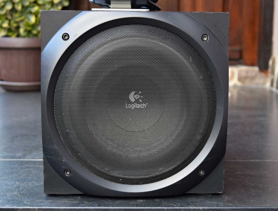 Subwoofer activ Logitech Z5500, sistem de amplificare 5.1
