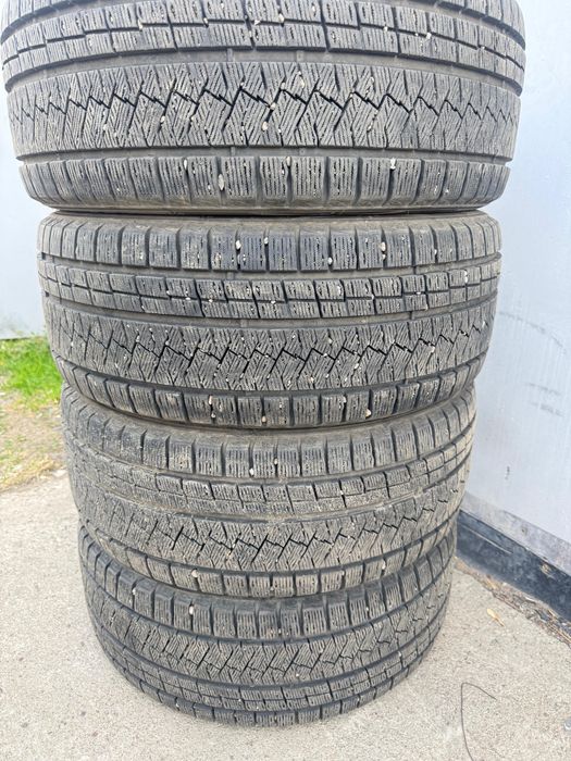 Продам зимний комплект шин