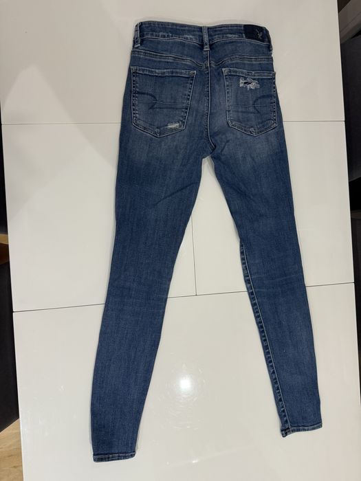 Два чифта дамски дънки