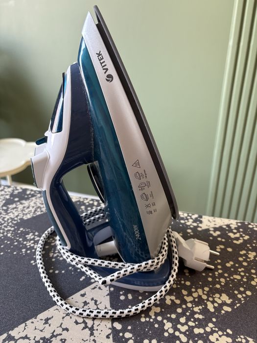 Утюг Vitek в комплекте с гладильной доской Nika