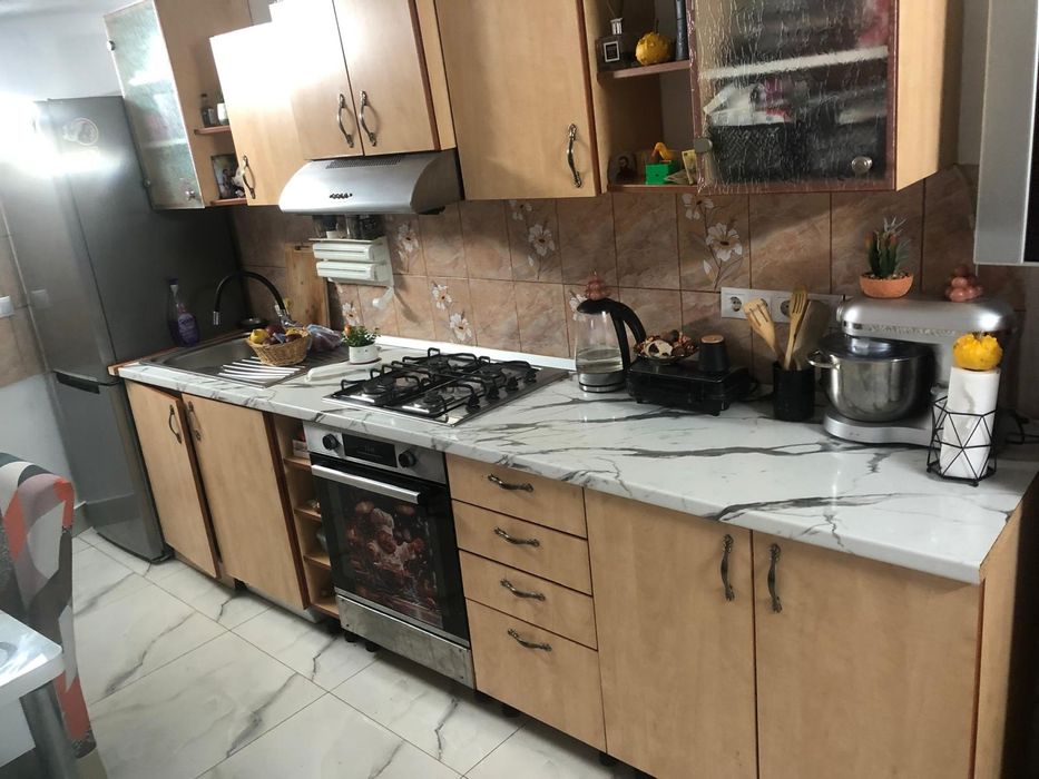 Vând mobila de bucatarie