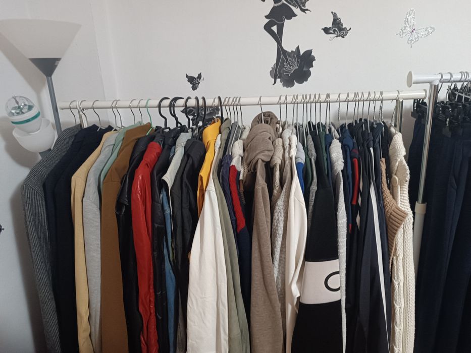 Stender suport pentru haine