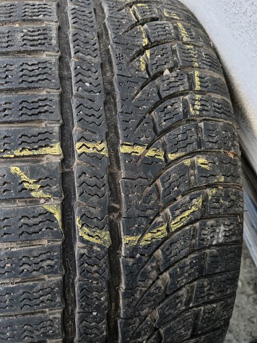 Se vinde jante ford mustang 235/50 R19 anvelope M+S Nokian