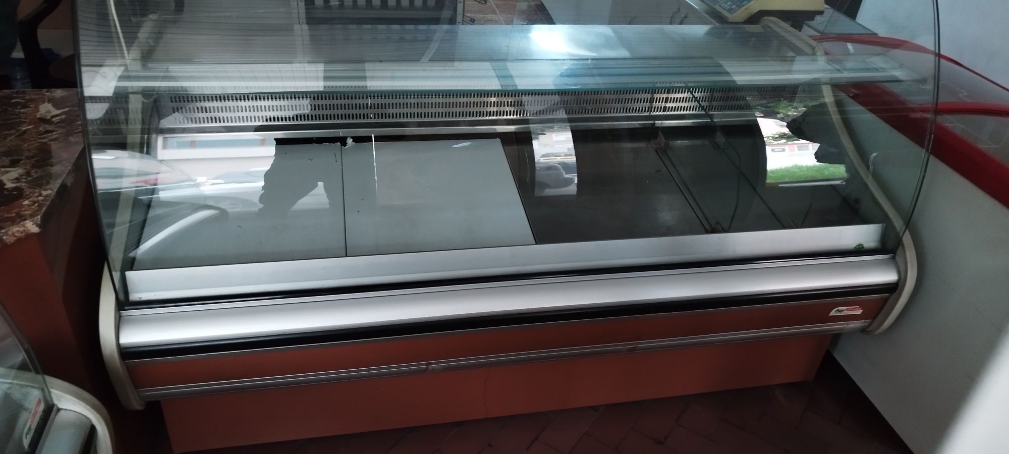 Хладилни витрини монофазни с шкаф
втора употреба