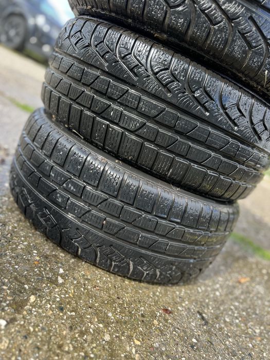 Зимни гуми 215/45/18 Pirelli DOT 19 .