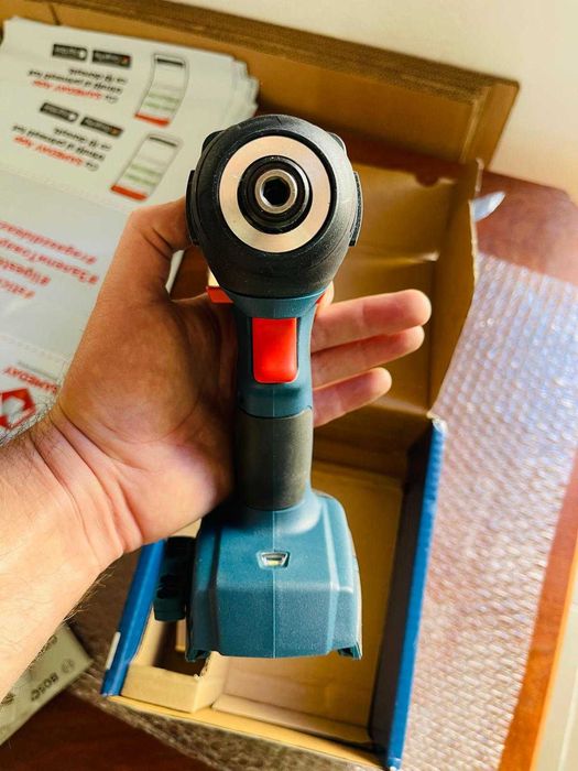 Bormasina cu percutie Bosch Professional 18V System GDR 18V-200