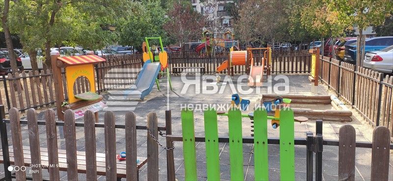 Обзаведен компактен 3-стаен апартамент  в панелен