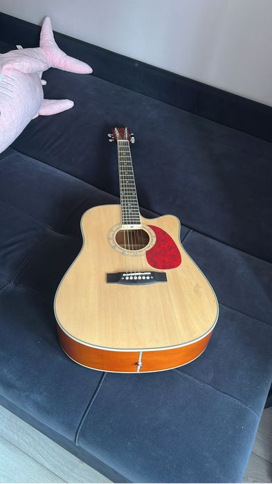 Продам гитару в хорошем состоянии